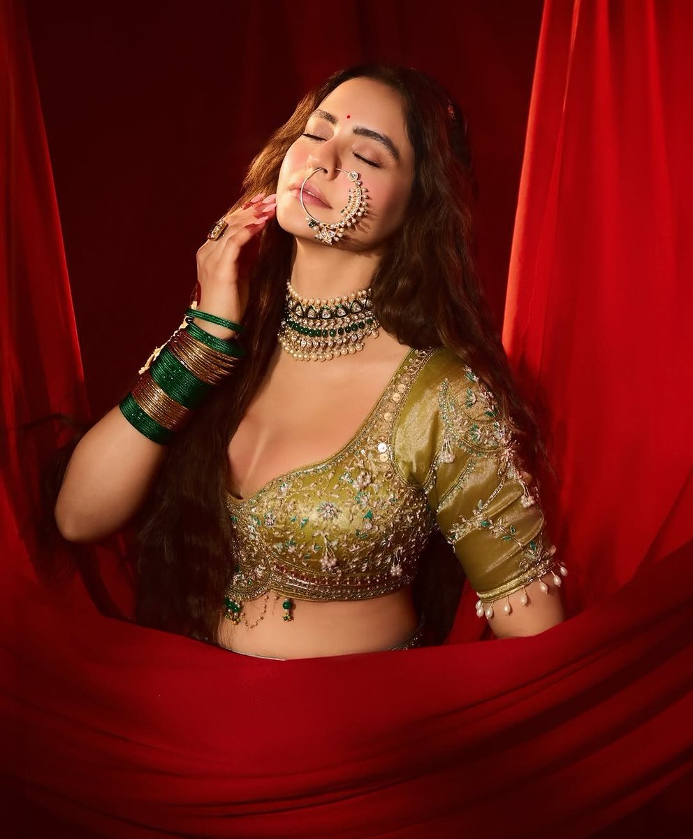 tamilcinestars's tweet photo. Good evening tweeps 💖🤩😍😘
#actresshot #actresspics #actressgallery
#Aamnasharif #aamnasharif #bollywoodactress #cinemediastars https://t.co/03yUpAJV3D https://t.co/IkQ7tGN15M