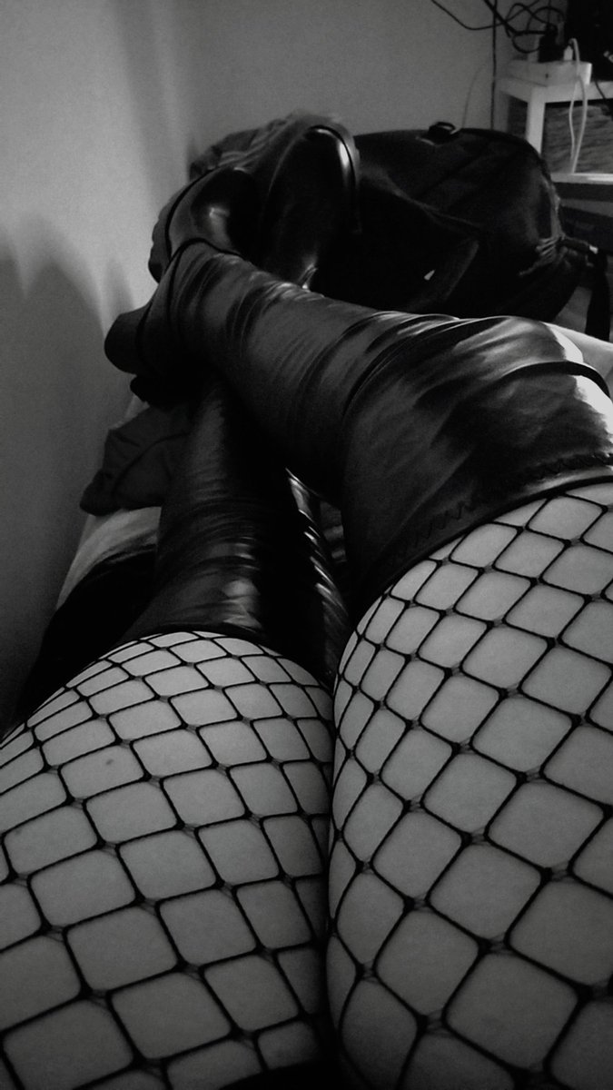 BurningSage134's tweet photo. Goodnight, send and I might step on you 😙 https://t.co/3N7UgzmoJ0
