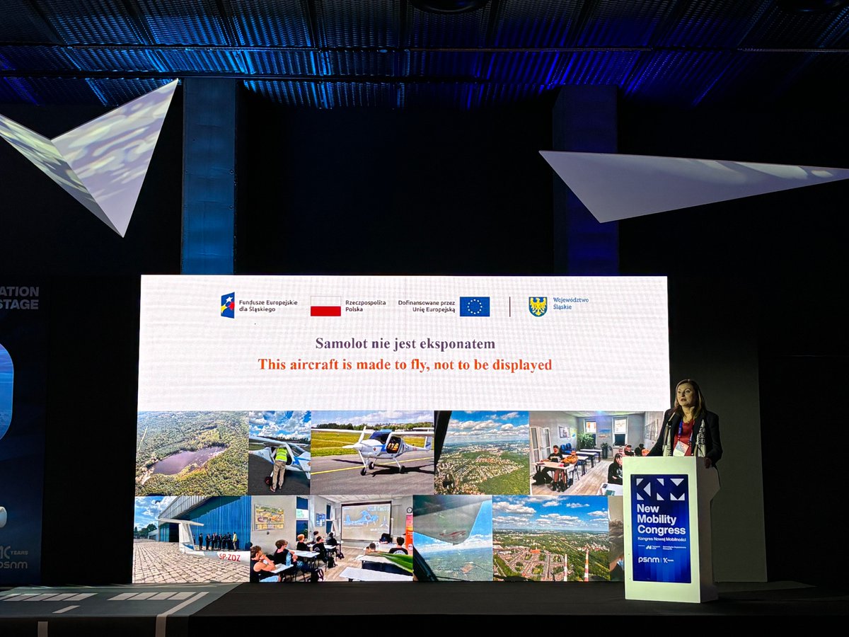 BCUSkyPort's tweet photo. Wracamy do #KNM2026! 

📸 Pani Dyrektor Anna Przybył uczestniczyła w panelu „Połączenia, które budują gospodarkę” oraz przedstawiła prezentację o pierwszym samolocie elektrycznym w polskiej edukacji lotniczej. ✈️⚡

 #BCUSkyPort https://t.co/0d6DhMRtcv
