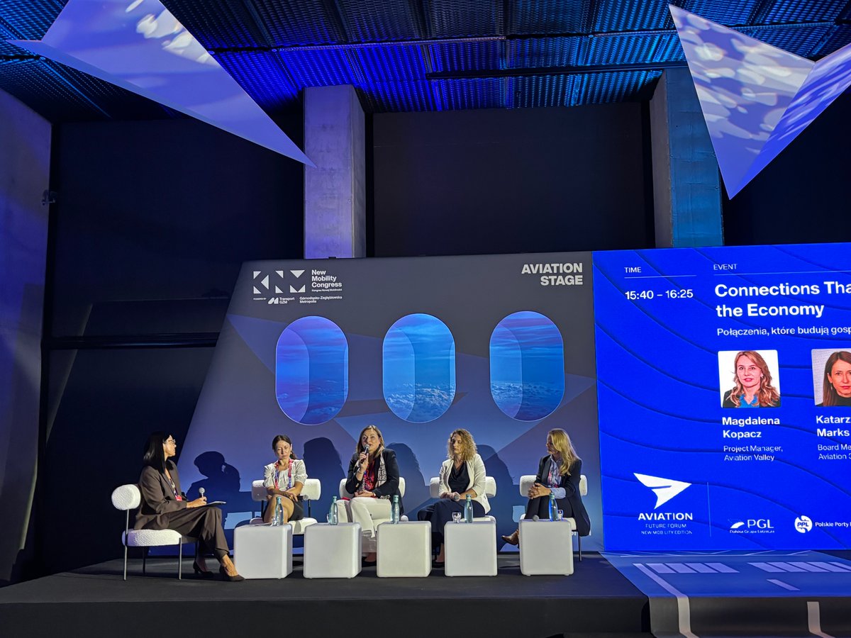 BCUSkyPort's tweet photo. Wracamy do #KNM2026! 

📸 Pani Dyrektor Anna Przybył uczestniczyła w panelu „Połączenia, które budują gospodarkę” oraz przedstawiła prezentację o pierwszym samolocie elektrycznym w polskiej edukacji lotniczej. ✈️⚡

 #BCUSkyPort https://t.co/0d6DhMRtcv