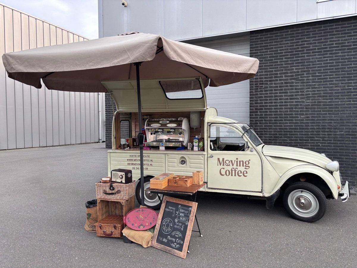 movingcoffee_nl's tweet photo. Afgelopen weekend maakten we lekkere koffie bij het sanitair- en tegeldepot in Zeewolde voor hun magazijn verkoop. #koffie #koffieoplocatie #koffieauto #koffietruck https://t.co/1bTKSHgyf0