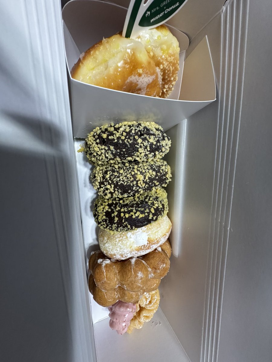 sou_getsu1212's tweet photo. 体調完治しきれてないけど、食欲大爆発のミスド！！！！！！！！🍩🍩🍩🍩🍩 https://t.co/7fIqhW1bCK
