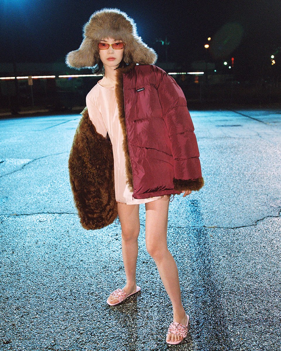 MIUMIUofficial's tweet photo. A dialog between proportions and materials.
Discover Miu Miu Fall/Winter collection at: https://t.co/H37xy48wB7

Creative Director: #MiucciaPrada
Art Director: Christopher Simmonds
Ju Xiaowen photographed by Zoe Ghertner
Stylist: Lotta Volkova

#MiuMiu #MiuMiuFW26 #MiuMiuEyewear https://t.co/87VE3iPhOt