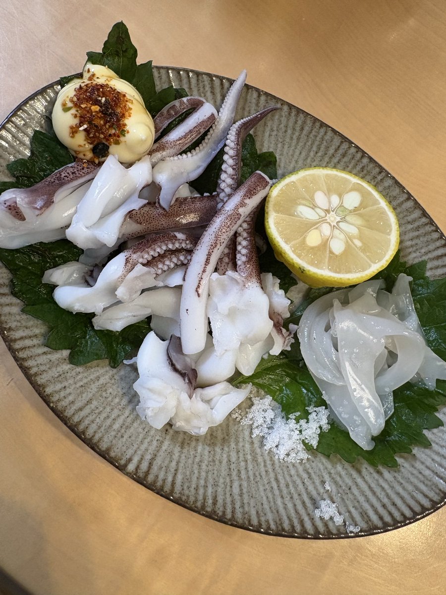 y_aichang's tweet photo. 大変美味しく頂きました。
スクアドティップランモデル折れたけど、気にしない。
#アオリイカ 
#legitdesign_saltwater 
#SKUAD https://t.co/AN3xtVj6cu