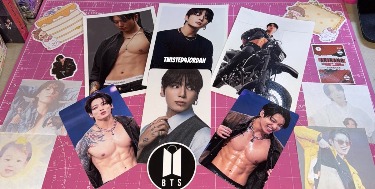 Twisted4Jordan's tweet photo. Jungkook GA 

💜MBF 
🐰Like/RT
💜USA/Global
🐰Enter Once 
💜Comment location w any photo of JK showing off his body 😏
🐰Winner will receive all items shown
💜Stamp Ship
🐰Post Proof When Received 

Ends 10/10/26 

#Jungkook #BTS #GiveAway https://t.co/gyd3e7BNo3