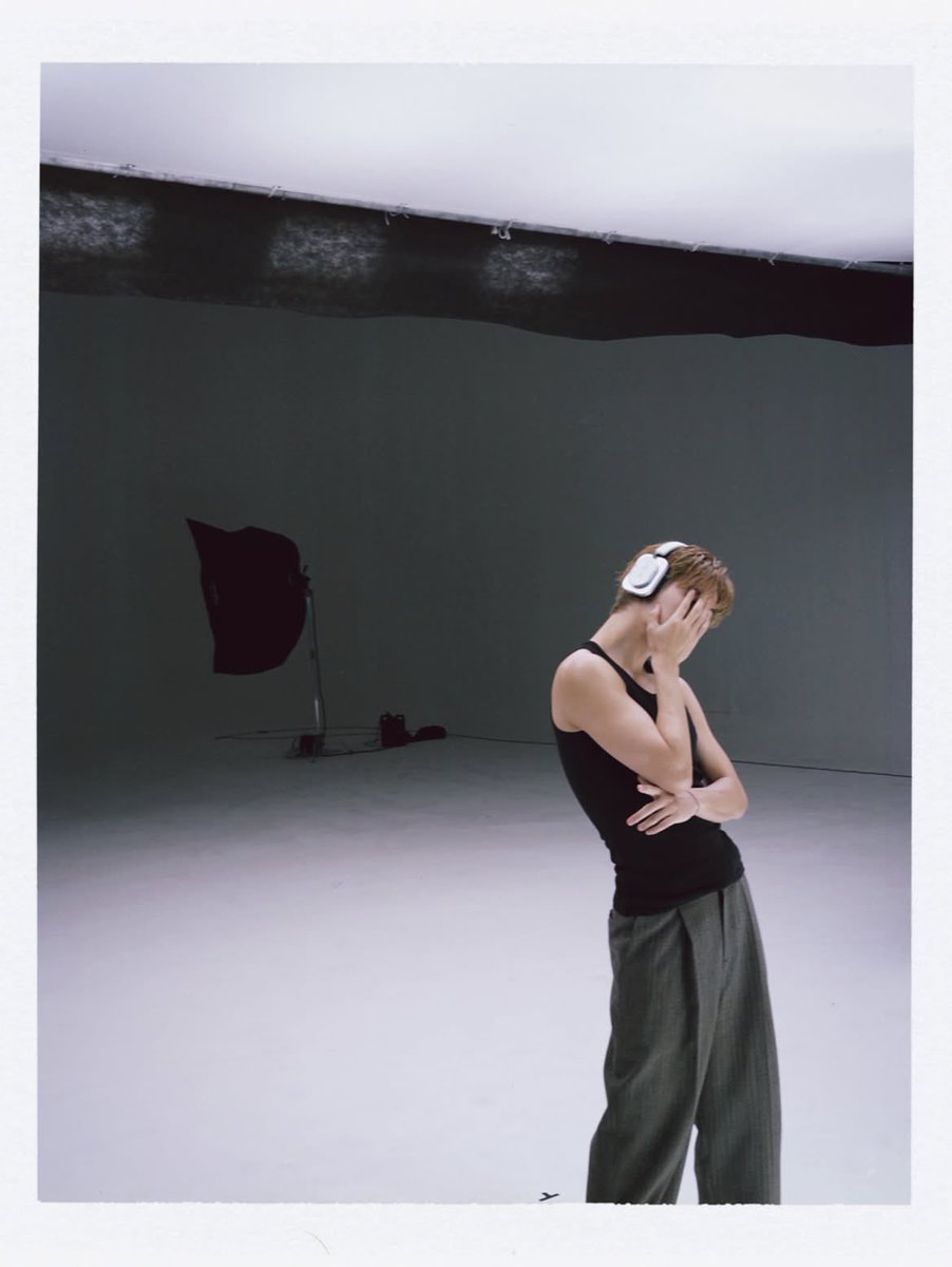 _BTSMoments's tweet photo. [📸 Instagram Post — #V] (1/2)

🐻 #ad @/nothing

(https://t.co/pYRl0kZTst)
NOTHING GLOBAL AMBASSADOR V
#TAEHYUNGxNOTHING
#VxNOTHING https://t.co/l1DYUCl0vA