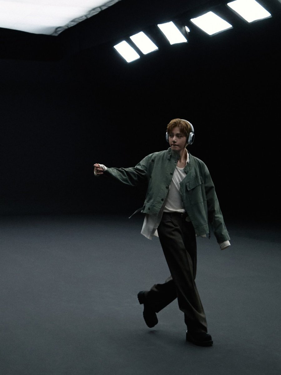 _BTSMoments's tweet photo. [📸 Instagram Post — #V] (1/2)

🐻 #ad @/nothing

(https://t.co/pYRl0kZTst)
NOTHING GLOBAL AMBASSADOR V
#TAEHYUNGxNOTHING
#VxNOTHING https://t.co/l1DYUCl0vA