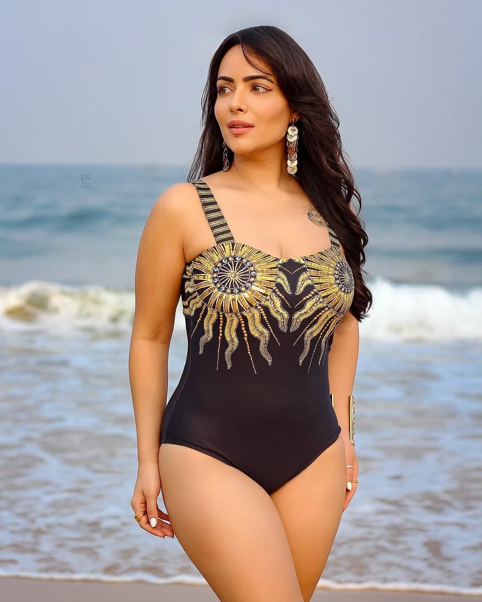 tamilcinestars's tweet photo. Good morning tweeps 💖🤩😍😘
#actresshot #actresspics #actressgallery
#AanchalMunjal #aanchalmunjal #swimoutfit #swimsuit #cinemediastars https://t.co/03yUpAJV3D https://t.co/PoG834pcYU https://t.co/2KcECuPTYv