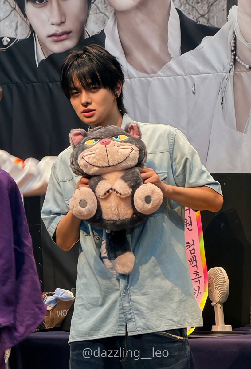 dazzling__leo tweet picture