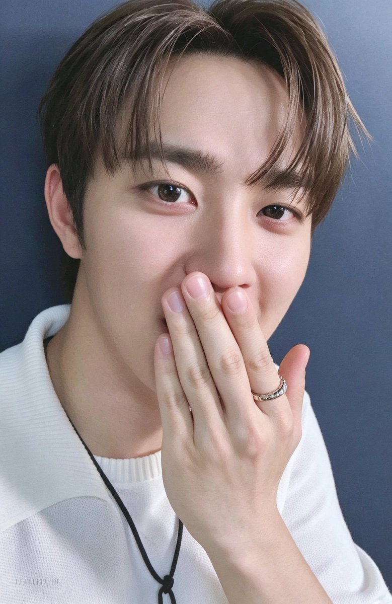 sakaisoolang's tweet photo. #KAISOO

Kyungsoo had been training dogs for years, so he had learned one important thing very early on, puppies were stubborn, easily distracted, and had the attention span of a goldfish. https://t.co/LO0JI9p5eQ