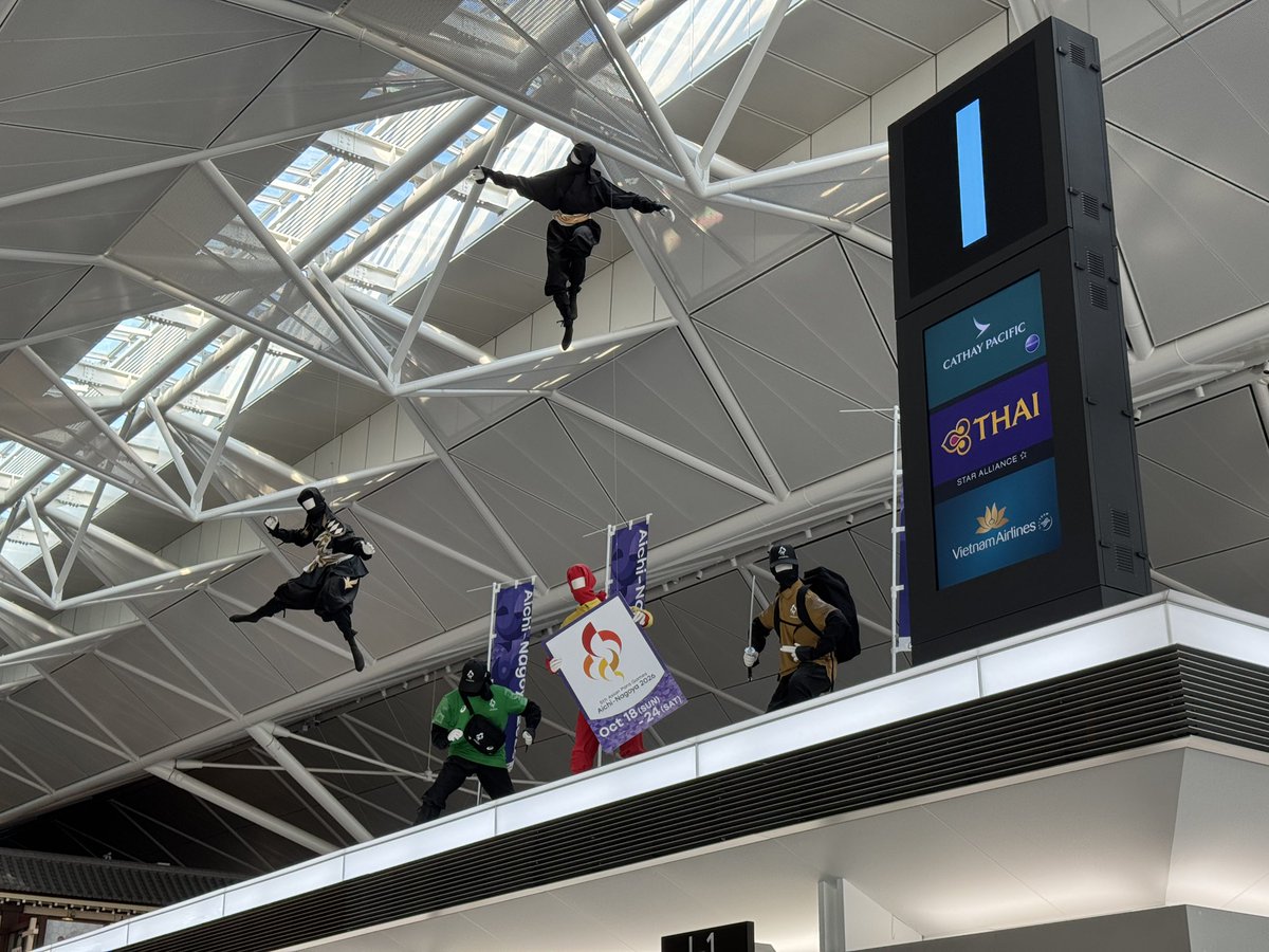 oumi_channel's tweet photo. 中部国際空港名物、外国人はこういうの置いとけば喜ぶんだろみたいな安直な発想のNINJA https://t.co/9hpXASPbS7