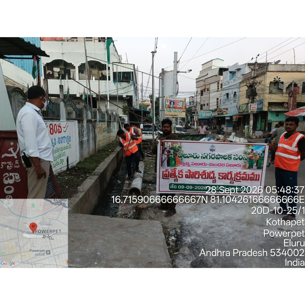 elurumc's tweet photo. ✨Eluru Municipal Corporation✨
Dedicated sanitation staff of Eluru Municipal Corporation conducting a thorough sanitation drive across Circles 5th, 7th, 10th, 12th, &amp; 14th under the Swachhata Hi Seva program.
#SwachhataHiSeva2026 
#SwachhBharat 
#SHS2026
#Swachhotsav https://t.co/jdCZIBjVYY