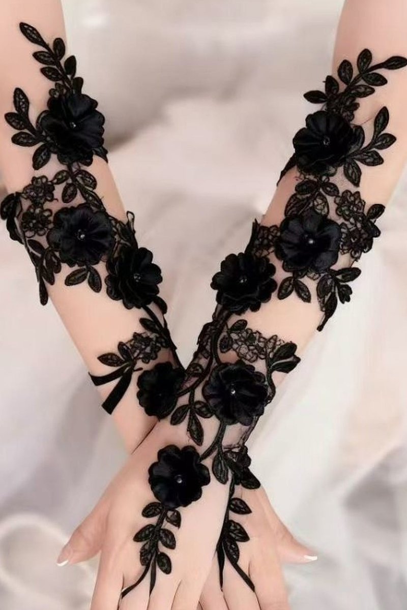 LilyBlack_shop's tweet photo. 🎀🤍お姫様のためのフラワーレースグローブ🤍🎀 https://t.co/ZPdp50NdAm