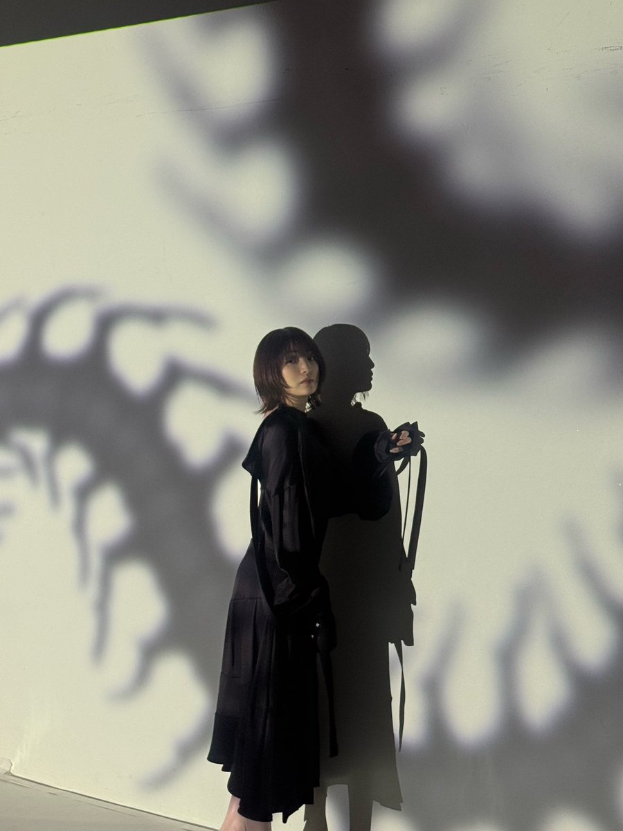 ReinaUeda_Staff's tweet photo. 遂に明日、TVアニメ『MAO』第2クールエンディングテーマ「揺蕩う」が発売💿✨
初回限定盤に封入のブックレットには、インタビューも入っております📖お楽しみに❕
【初回限定盤】https://t.co/yB5tYlrWSW
【通　常　盤】https://t.co/rrmusH95m2

🎬MV
https://t.co/HRXxrcrYf4

#上田麗奈  #アニメMAO https://t.co/VoLIbYLSIj