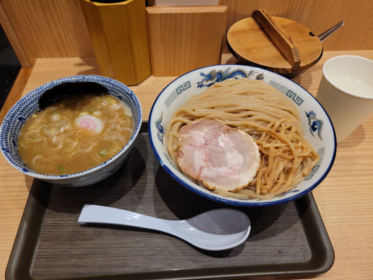 MamoruJokey's tweet photo. 今日の晩ごはんは、KITTE OSAKAの舎鈴にてつけ麺🍜🍥 https://t.co/8uuTScFntK