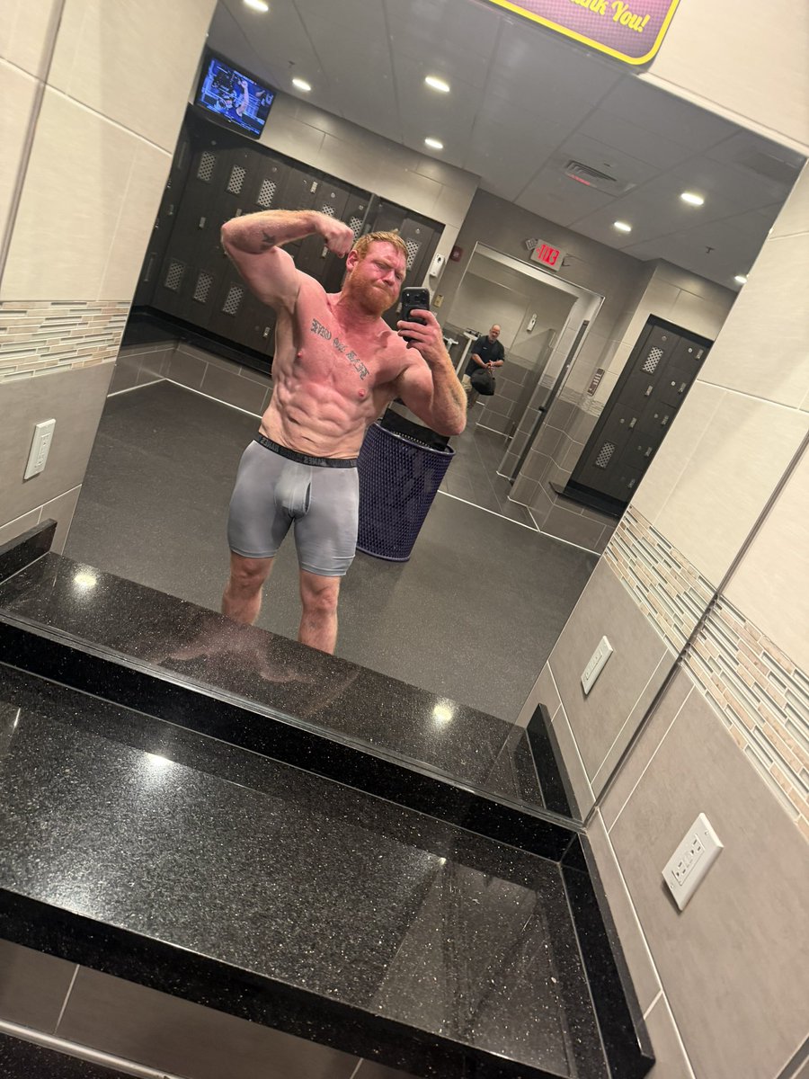 Maszaroth's tweet photo. Early morning arm session!! LFG!! #Maszaroth #Gym #Gymlife #Gymflex #Ginger https://t.co/gLqGXDVmdV