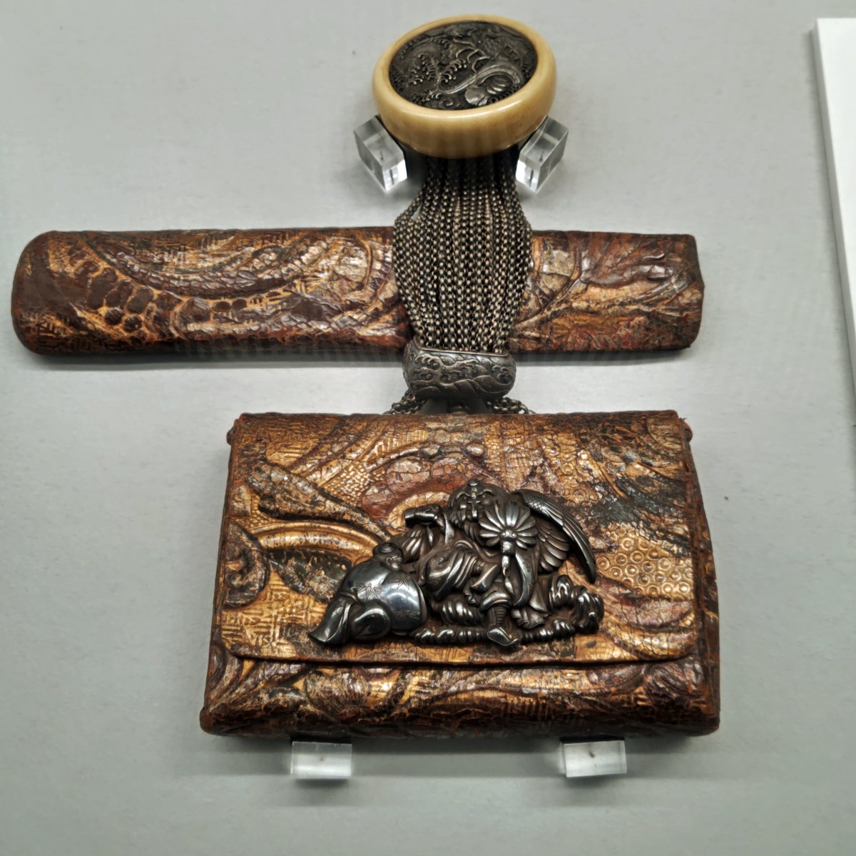 tabashio_museum's tweet photo. 本展のタイトルにもある「二人の中田」。その一人、中田藤之助は箱根の古美術商でしたが、昭和の初めに店を畳みます。その際に行った所蔵品売立の目録には、現在当館が収蔵するたばこ盆やたばこ入れが載っています。新収蔵のミニチュアと合わせ、藤之助とご縁があったことを示す資料もぜひご覧下さい✨ https://t.co/OnohDcwccv