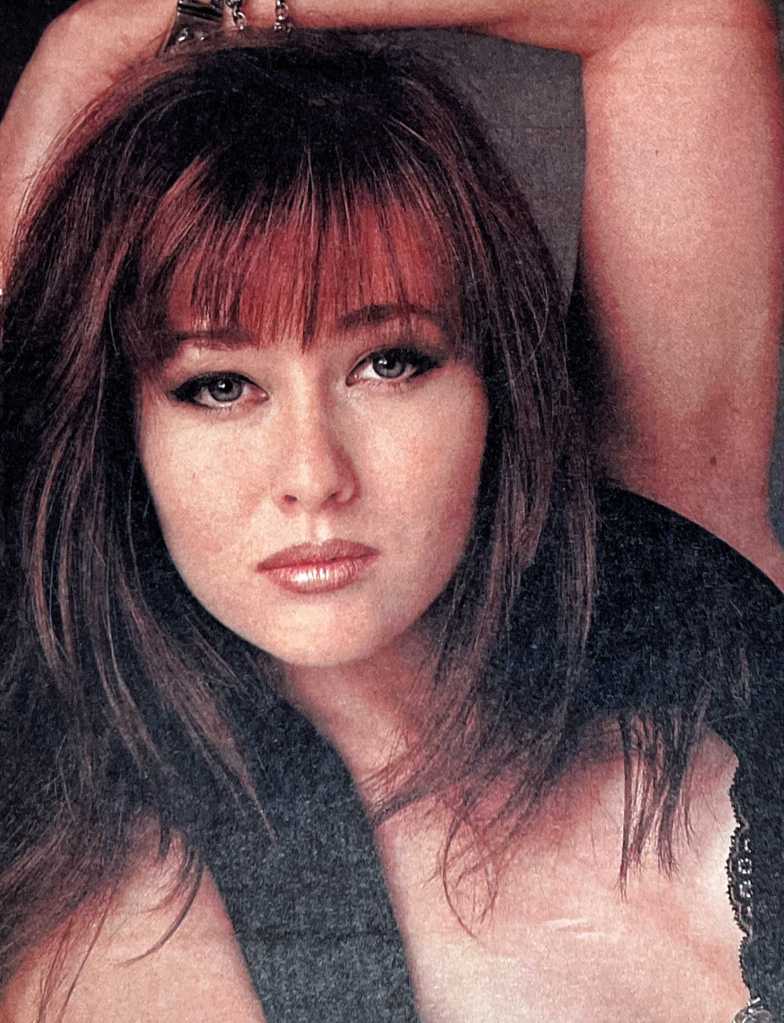 90210BrendaVal's tweet photo. @booksandmulder He was so cute but his co-star Shannen Doherty is way better in my opinion. https://t.co/viMxsw8LtL