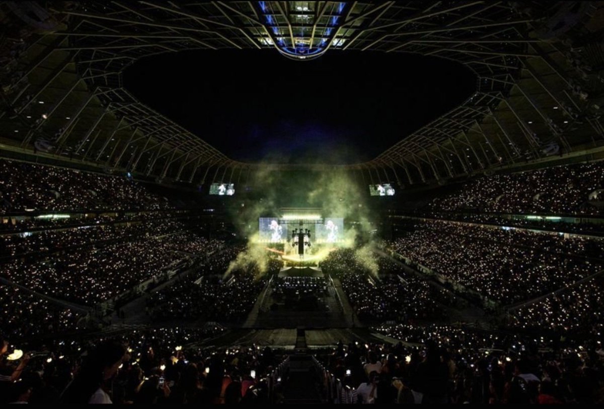 bigbangeuro's tweet photo. How do you even describe a BIGBANG concert? Epic, emotional, life-changing. COSMOS was truly all of this and more. 🌌💛
So grateful we got to experience it, and to meet so many sweet VIPs while handing out our freebies! Thank you, BIGBANG! 🥹💛
#BIGBANG #COSMOSinLONDON https://t.co/lLIp6nD8HX
