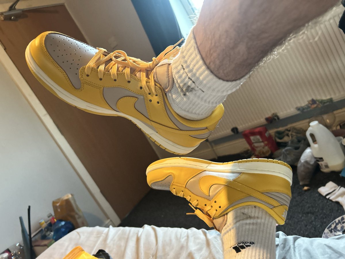 SuspectedWhore's tweet photo. Shoes are RIPE 🍌😵😈 https://t.co/o7BgDTeQlL