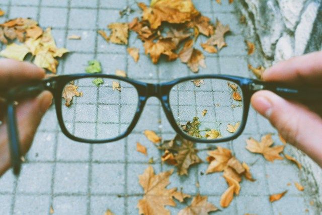 ADSLcz's tweet photo. Chytré brýle s kamerou přitahují pozornost francouzských úřadů. 👓 Policie řeší případy natáčení žen bez jejich souhlasu a stížnosti přicházejí i z pracovišť. ⬇️⬇️⬇️
#adsl #chytrebryle #soukromi
https://t.co/C5vXwo2pNt https://t.co/LWOattvJR4
