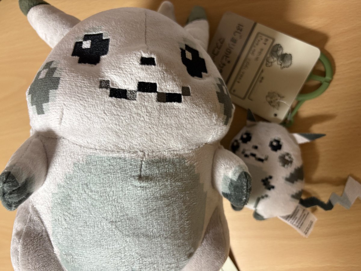 yuriamel's tweet photo. 春先に注文したやつが来た〜
あの頃から全然幸せになってないよピカチュウ… https://t.co/0f8Y5ZRXMc