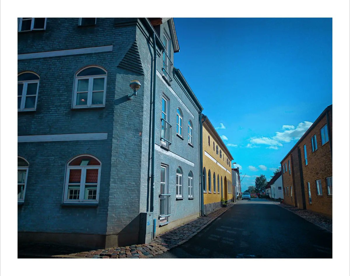oliviamitcdgn5's tweet photo. Street Scene No. 4 (© AM Brown, 2026) https://t.co/TfWhxjLgcs