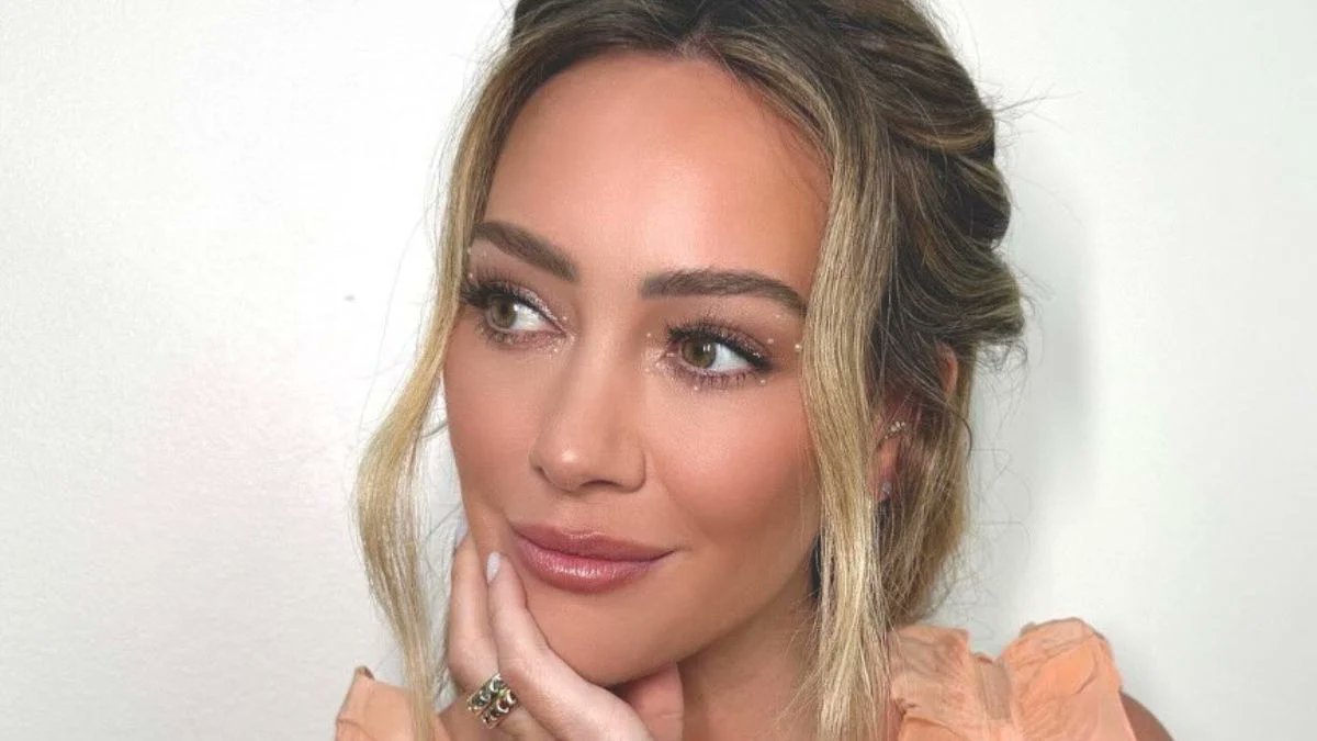 adams_1920's tweet photo. Hilary Duff Marks Her 39th Birthday With a Radiant New ‘Lucky Me’ Tour Portrait https://t.co/cSUneKyYPj https://t.co/SAl5vjs8Io