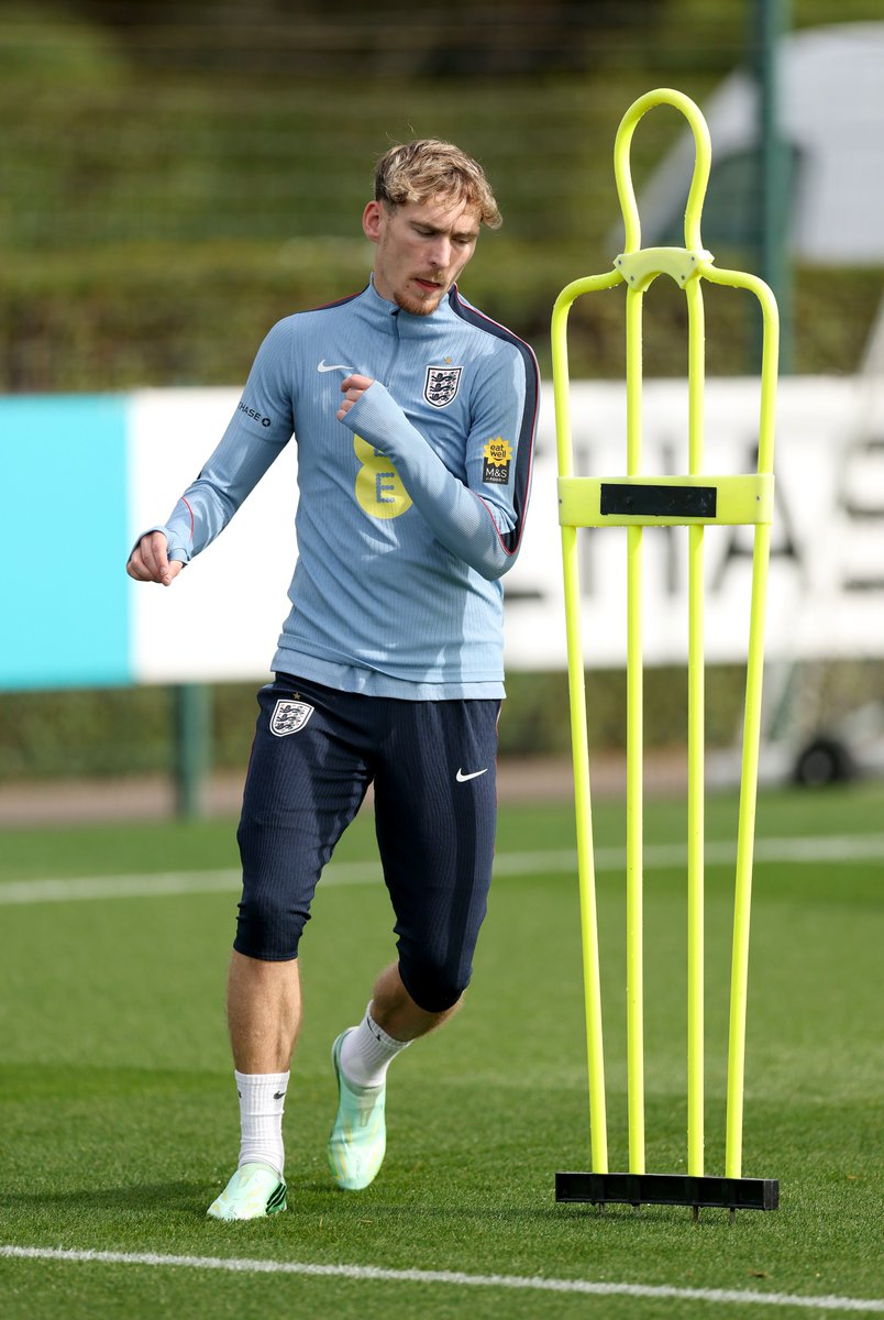 Everton's tweet photo. Tuning up for Czechia. 💪

Jordan Pickford, James Garner and Jarrad Branthwaite train with England ahead of tonight’s UEFA Nations League clash (7.45pm BST) in Prague. 🏴󠁧󠁢󠁥󠁮󠁧󠁿 https://t.co/3HYfk8bI5Q