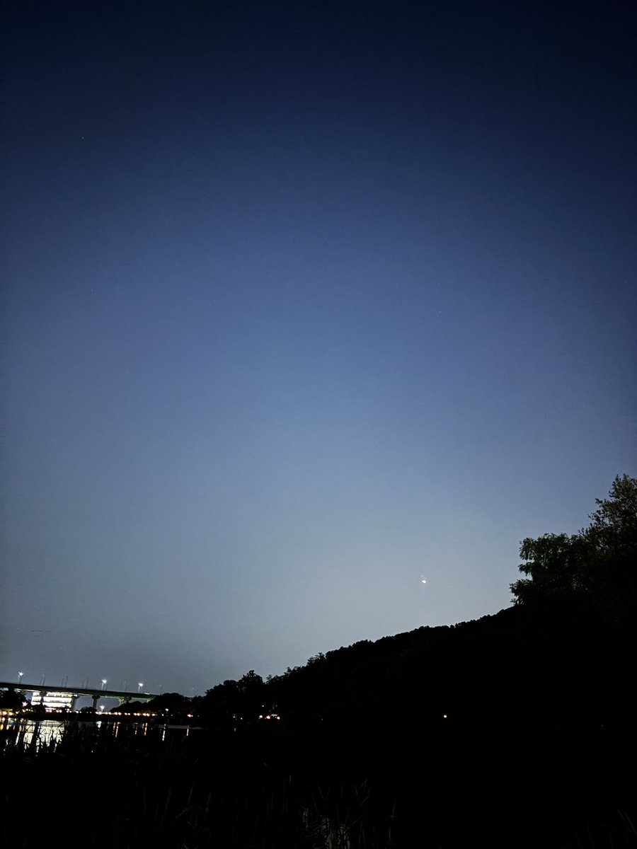 a6xaaa's tweet photo. 아저씨랑 산책하구 싶은 길 https://t.co/yye67Tjm8x