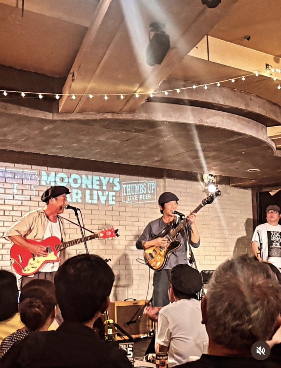 WADAMAMBO's tweet photo. ムーニーさんプレゼンツ、一人一曲入魂のサムズアップお別れ会でした。満員御礼！！一平ちゃんとアンディと一緒に参加させてもらえて光栄でした。全員素晴らしかった！ https://t.co/jK4EXZb2Pa