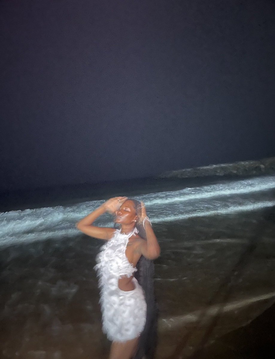 khaycelee's tweet photo. My deity🙈💗this name GODDESSA really fits you. 
Even in darkness you still shine✨

Somehow everyone can have an opinion but deity’s fans can’t ??😂

Please go and listen to her songs it’s amazing I promise.

And follow her instagram. Ty 😗💗🧚🏽

#GoddessaOkechukwu 
#bbnaija https://t.co/KSZMiJ62sJ