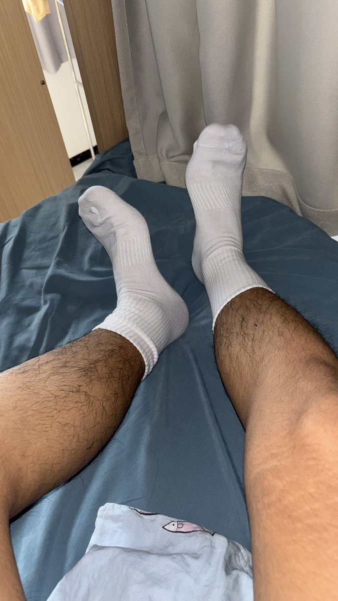 wowwowsos's tweet photo. 你妈的贱狗 是不是看见爹的袜子 下面那个废物🐔吧就不自觉的硬了  又发骚了 操你妈逼的  无脑贱狗 快点给你爹上贡  在你爹面前只配跪着 傻逼玩意  你爹的腿毛多有男人味了  操你妈 赶紧给你爹磕头 给你爹上贡 #脏白袜 #臭袜子 #上贡 #atm #贱狗 #傻逼 #直男 #直男S https://t.co/MQDMFK9AQX