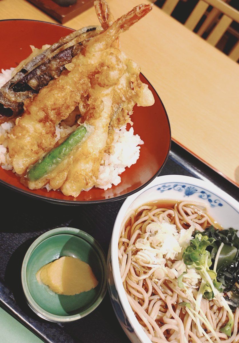 1n_Dying_Days's tweet photo. 海老天丼と温かいお蕎麦のセット
お昼食べてなかったからめっちゃ美味かった😋
コーヒー飲んで家路につくかー☕ https://t.co/zPjGfcb5Co