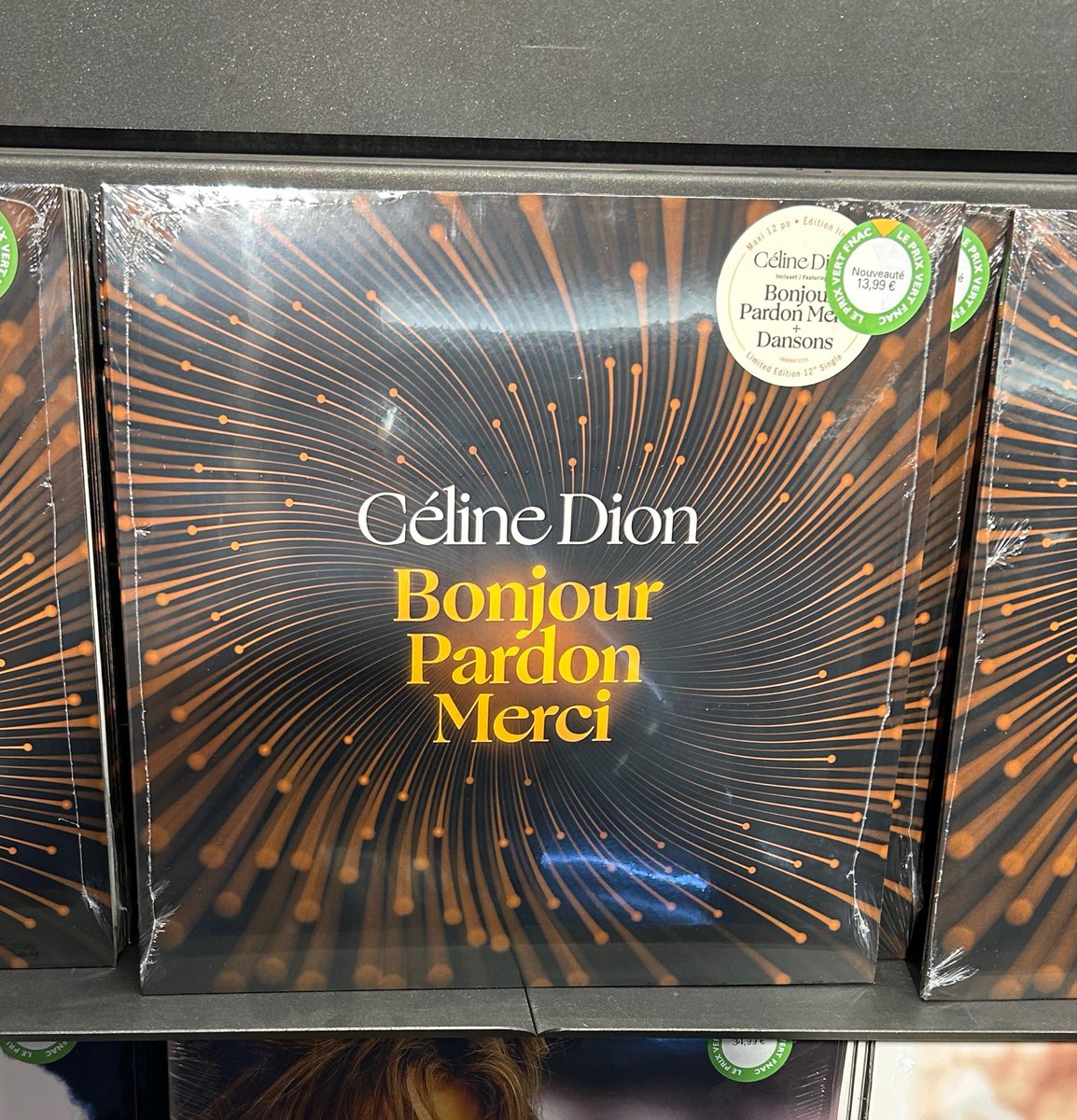 maozedingue's tweet photo. quand je m’installe dans le carré à 4 dans le TGV https://t.co/zpM1P28yyI