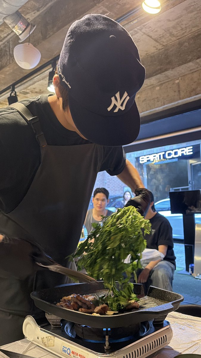 RikoJCW's tweet photo. 1年ぶりの3泊４日  韓国旅行✈️🇰🇷
チャン君1つしか見つけら��なかった🥹
ミナリサムギョプサル、鮑がゆ、コプチャン、キョチョンチキン、カンジャンケジャン、チーズタッカルビ、ベーグル🥯…etc
食べたかったもの全部食べた！
Eiderのダウン買って、軟骨ピアス２つ開けた❣️ https://t.co/xTPWG7AtjF