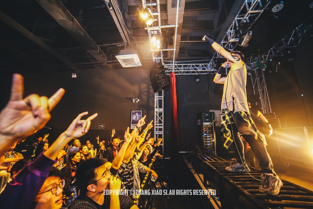 SeasonEntehu's tweet photo. Just had the most explosive indie rock show at The Loft last night! The band’s energy had the whole crowd singing along nonstop – can’t wait for their next tour!， https://t.co/Jdv1ysEPw5
