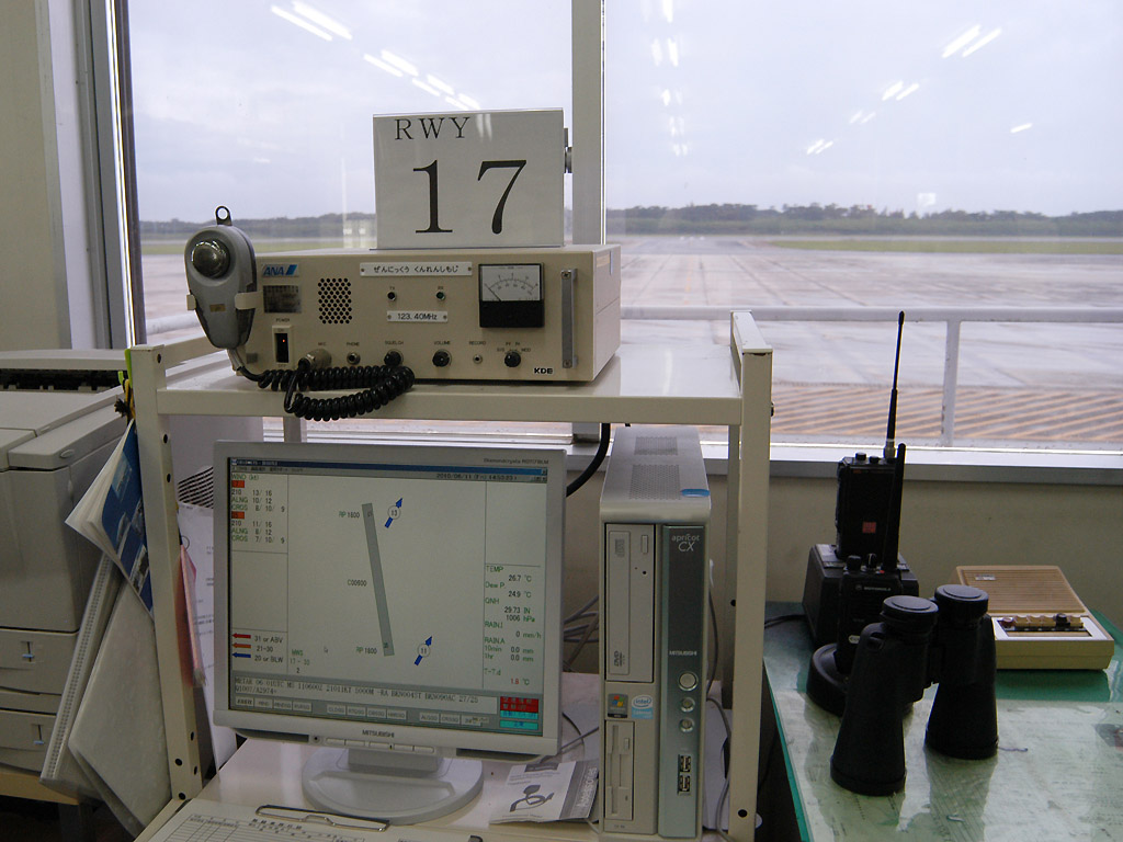 RORS_SHI's tweet photo. キャセイパシフィック航空、2026年10月の訓練予定はありません。下地島空港でのANAのタッチアンドゴー訓練が2026年11月1日から再開されます。どのような訓練内容か？以下のリンクは私どもが2010年に取材した記事です。
https://t.co/TMiXpF6IXD https://t.co/T6Sfh7pylz