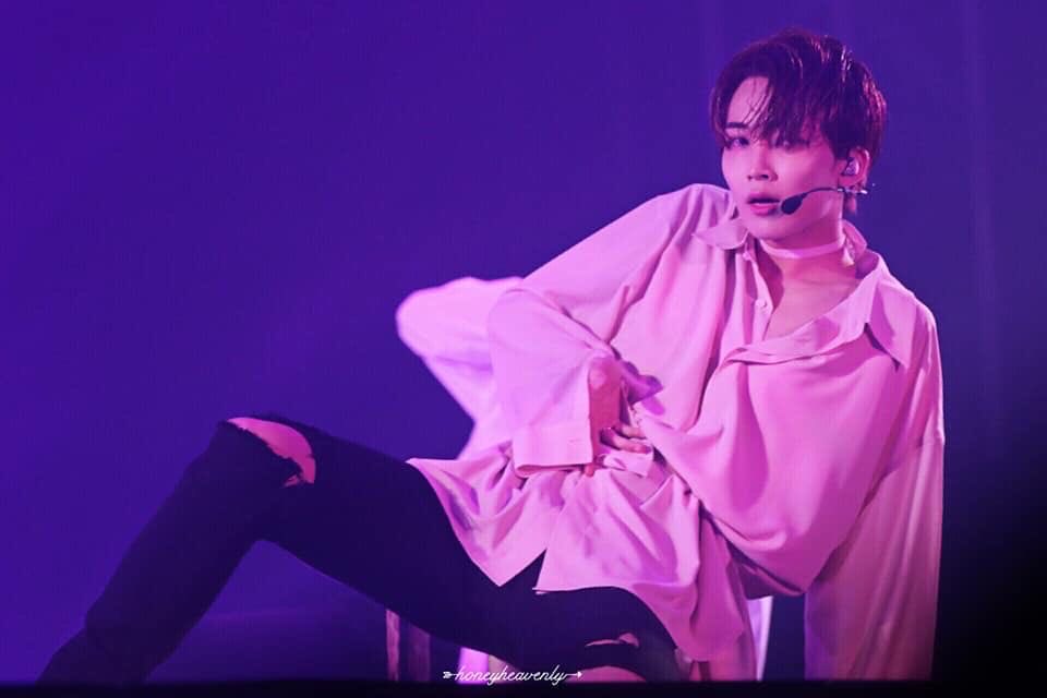 honeyya_hanihae's tweet photo. 콘서트에서 퍼플로즈하면 진짜 진짜…
벌써 머리아프고 기절 안할 자신이 없음… 
30대 퍼플로즈..?아 진짜… 진짜…. https://t.co/Cw939pzVVg