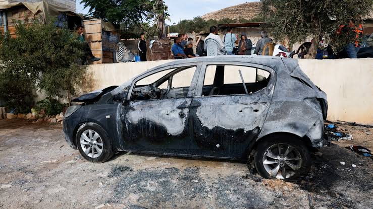 MarioNawfal's tweet photo. 🇵🇸🇮🇱 Another night of VIOLENCE across the occupied West Bank.

Israeli settlers reportedly stormed Beitunia and blocked major roads before withdrawing as Israeli forces deployed and fired live ammunition. 

In al-Mughayyir, settlers reportedly torched a Palestinian home and several vehicles.

The Israeli military separately said settlers burned Palestinian buildings, vehicles and other property in Jalud.

The violence comes amid a broader surge in settler attacks across the West Bank this year, with Israeli security data previously showing a sharp increase in incidents.

From Ramallah to Nablus, tensions across the West Bank are escalating again BECAUSE OF ISRAEL.

Source: Al Jazeera / Writer: Samuel