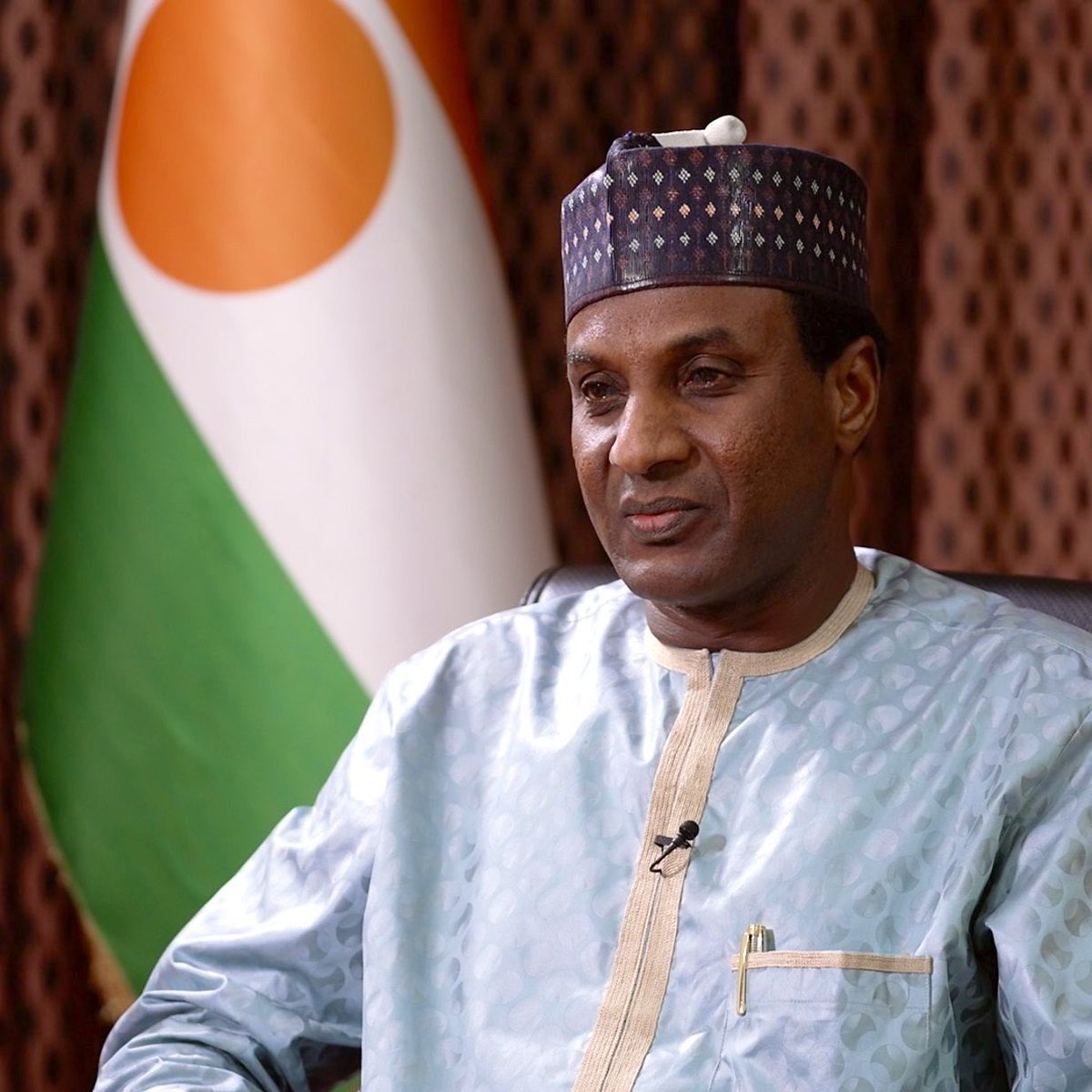 Aminata25f's tweet photo. 🇳🇪 Pendant des décennies, l’uranium du Niger a contribué à éclairer l’Europe, tandis que des Nigériens vivaient encore dans le noir.
Aujourd’hui, le message est clair : nos ressources, notre avenir, notre décision.✊🏿❤️
#Niger #Souveraineté #Sahel #AES https://t.co/8bstR0UdMc