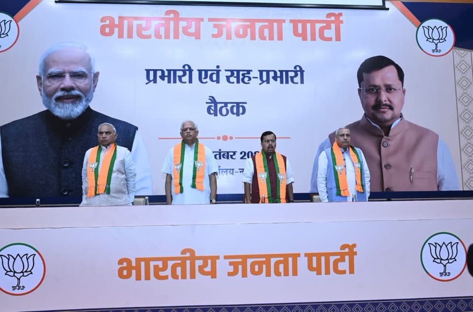 IJAGDISHPATEL's tweet photo. नई दिल्ली केंद्रीय भाजपा मुख्यालय में माननीय राष्ट्रीय अध्यक्ष श्री @NitinNabin जी की अध्यक्षता में नवनियुक्त प्रदेश प्रभारियों एवं सह-प्रभारियों की महत्वपूर्ण बैठक में सहभागिता का अवसर प्राप्त हुआ।

बैठक में संगठन के विस्तार, सुदृढ़ीकरण, आगामी कार्यक्रमों एवं संगठनात्मक कार्ययोजना को लेकर विस्तृत मार्गदर्शन प्राप्त हुआ। साथ ही, संगठन को बूथ स्तर तक और अधिक मजबूत एवं प्रभावी बनाने तथा जनसेवा के संकल्प को नई गति देने वाले महत्वपूर्ण विषयों पर सार्थक चर्चा हुई।

माननीय राष्ट्रीय अध्यक्षजी का मार्गदर्शन हम सभी के लिए नई ऊर्जा, दिशा और संकल्प का आधार है।

#BJP #BharatiyaJanataParty #Delhi #BJP4India