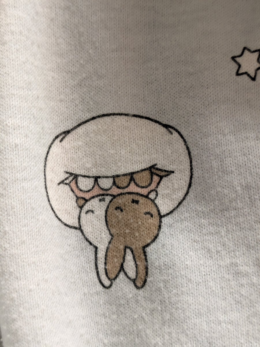 itouri_fd's tweet photo. 姉のパジャマみたら化け物がミッフィー食ってた。 https://t.co/M9q0aAXvls
