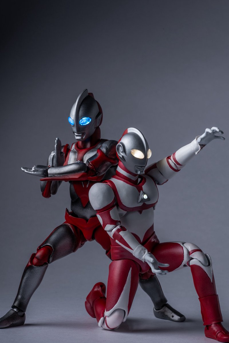 khgtnsmn1kkskin's tweet photo. やっと2人揃���て感慨深いものがある。
この2体が揃う前にゼアスが来るとは夢にも思っていなかった…。
ネオスは作ったので残るは21のみ。
目指せ90,sの輝き https://t.co/YSCsRKqoNY