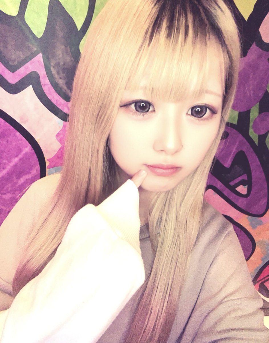 Rinoa_0414's tweet photo. 📍ギャルカフェ超はなれ大阪店
きょーは20-25出勤だよ👶🏻💋
人見知りなりに頑張ります👊🏼❤️‍🔥
 #コンカフェ #大阪 #ミナミ https://t.co/8ka327oZvw