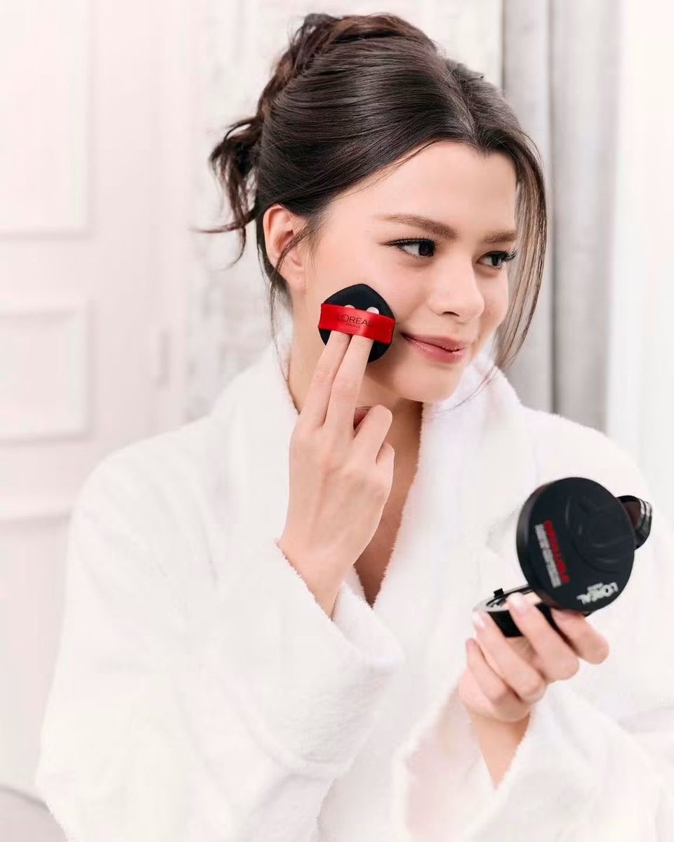 Xtrafillent's tweet photo. ส่องลุค 'เบ็คกี้ รีเบคก้า' ก่อนปรากฏตัวบนรันเวย์ Le Défile L'Oréal Paris 2026 พร้อมคอมพลีตเมคอัพลุคด้วย LOréal Paris

REBECCA LE DEFILE LOREAL PARIS26
#LeDefileLOrealParis2026xBecky #beckysangels 
#BeckyArmstrong #RebeccaxLOrealParis #LeDefileLOrealParis
#LOrealParisTH https://t.co/JfdYaP1FW6