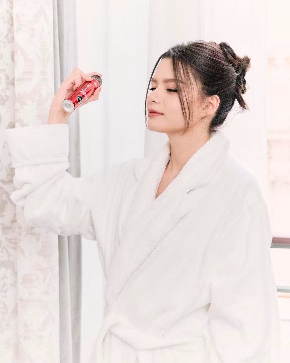 Xtrafillent's tweet photo. ส่องลุค 'เบ็คกี้ รีเบคก้า' ก่อนปรากฏตัวบนรันเวย์ Le Défile L'Oréal Paris 2026 พร้อมคอมพลีตเมคอัพลุคด้วย LOréal Paris

REBECCA LE DEFILE LOREAL PARIS26
#LeDefileLOrealParis2026xBecky #beckysangels 
#BeckyArmstrong #RebeccaxLOrealParis #LeDefileLOrealParis
#LOrealParisTH https://t.co/JfdYaP1FW6