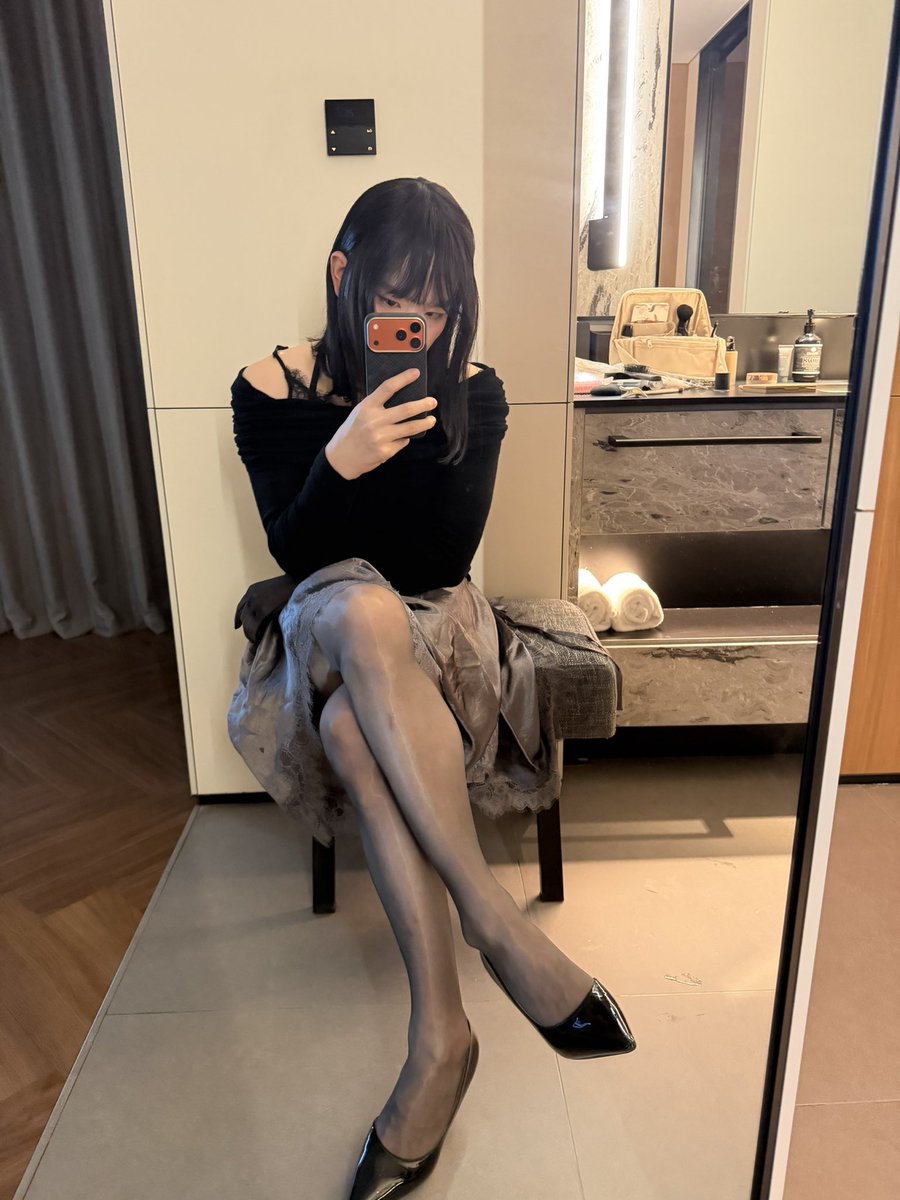rabbit8035's tweet photo. 戴��锁被干，被哥哥干，一边被干一边被小哥哥扇脸，床上操完，又被拉到镜子面前后入，垫着脚尖被操的站都站不稳了，累瘫在床上 #伪娘 #丝袜高跟 ＃黑丝 #贞操锁 #魅魔 https://t.co/pr4XXT9KTQ