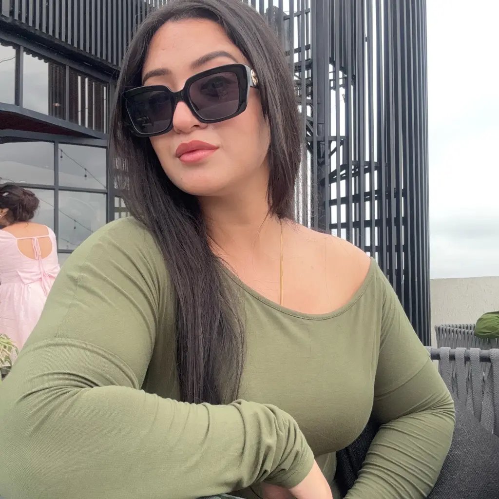 Shruti_here_'s tweet photo. Just a girl a who loves her vibes 💚 https://t.co/9423Ruj9yf