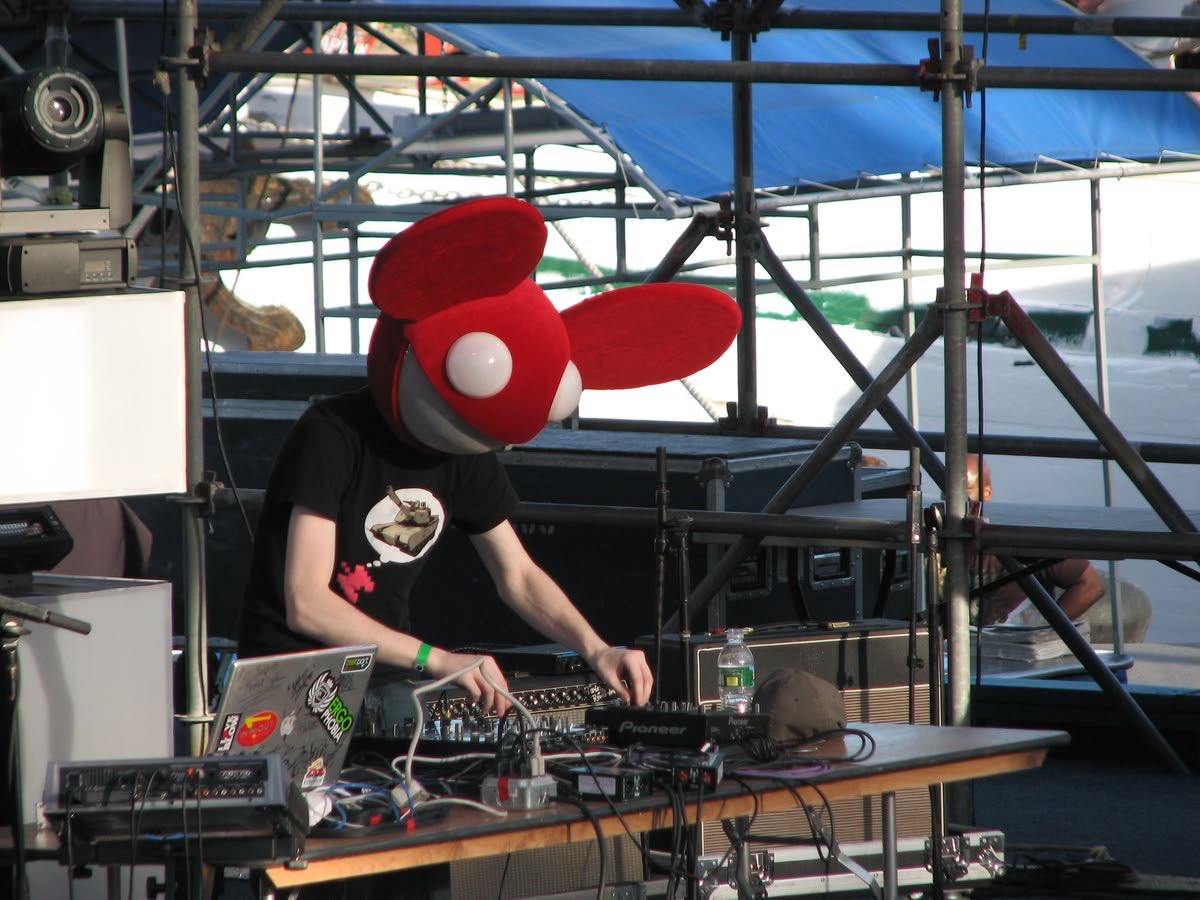 DailyMau5's tweet photo. Daily Mau5 day 2!

#DailyDeadmau5 https://t.co/weiokt3IIf
